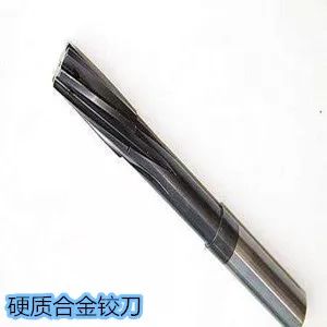 珩鉸刀外觀結(jié)構(gòu)與常用的硬質(zhì)合金鉸刀相似,但有幾點(diǎn)重要區(qū)別:(1)珩